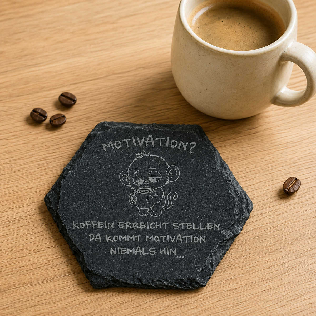 Schiefer-Untersetzer „Motivation? Koffein!“ mit lustigem Äffchen